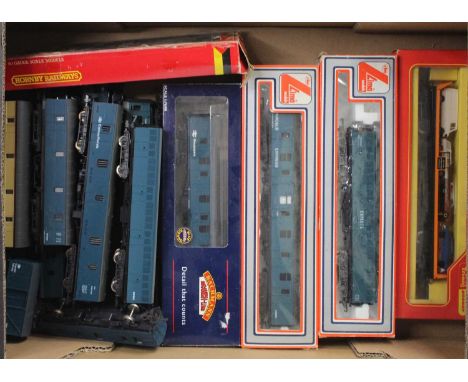 One tray of various Express parcels, commercial and goods stock to include Bachmann, Lima, Hornby and others, specific exampl