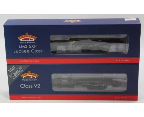 A Bachmann 00 gauge 21 DCC boxed locomotive group to include a No. 35-203Z Durham Light Infantry LNER V2 Class locomotive pro