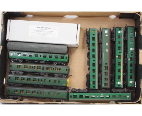 One tray containing a quantity of various 00 gauge Southern Region rolling stock to include Bachmann, Replica Railways and ot