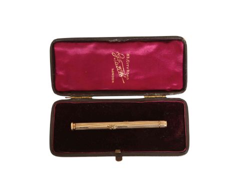A SAMPSON MORDAN & CO. YELLOW METAL COMBINATION FOUNTAIN PEN AND PROPELLING PENCIL, c. 1900, with engine-turned case, twin sl