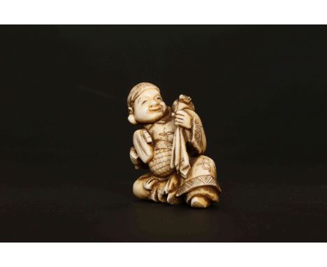 A LARGE JAPANESE IVORY NETSUKE, MEIJI PERIOD, of Daikoku, a rat on his left shoulder. 52mm