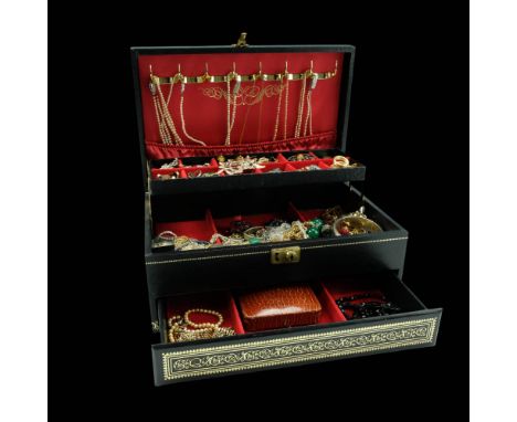 A vintage jewellery box and contents including an ivy leaf interlace swivel locket brooch, a jade bracelet and stud earrings,