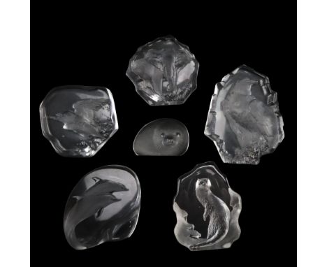 Six Swedish Mats Jonasson intaglio glass animal ornaments / paperweights including an otter, eagle and kingfisher, engraved s