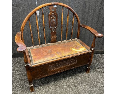 Antique Elm wood English cartwheel back bench. Carved back panel depicting shield and lady figurine wearing a crown. Shields 