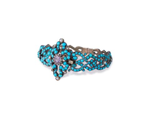 Bangle bracelet in silver, set with turquoise, pearls, andan amethyst surrounded by small rose-cut diamonds.Ratchet clasp.Int