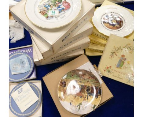 A collection of Royal Worcester &amp; Coalport boxed Christmas plates: together with 2 Wedgwood similar items(12) 