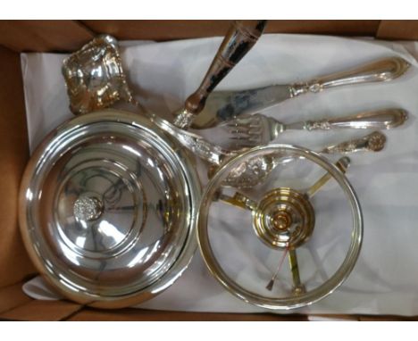 Large silver plated pan and spirit burner on stand, together with plated fish servers, berry serving spoon and large ladle: 