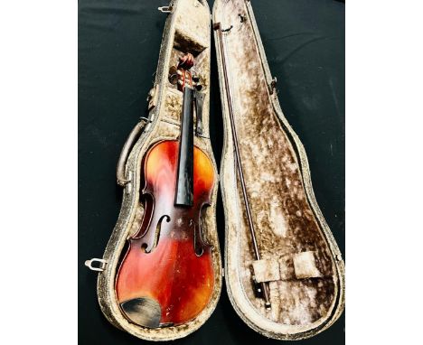 With violin strings on the inside, violin box is later. Violin circa 1795-1800.