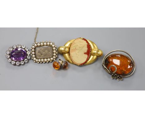 A Victorian yellow metal, split pearl and plaited hair mourning brooch, 28mm, gross 6.8 grams, an amethyst and paste brooch a