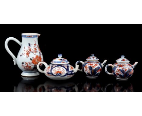  3 Chinese porcelain teapots and pitcher with Imari decor, 18th century, pitcher 13.5 cm high (2 chip lid, glued handle and c