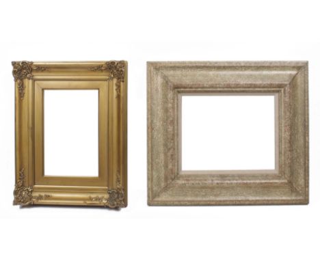 2 picture frames, sleek model inner size 25.5x31.5 cm and frame with corner ornaments, inner size 19x29 cm