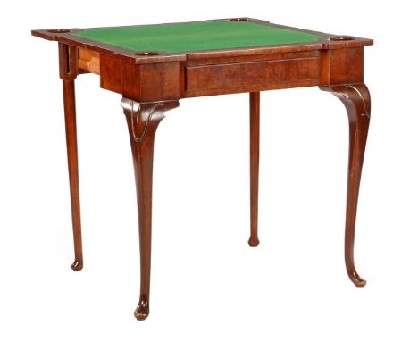 Walnut with burr walnut console with inlaid green felt top, folded out approx. 74 cm high, 76x76 cm