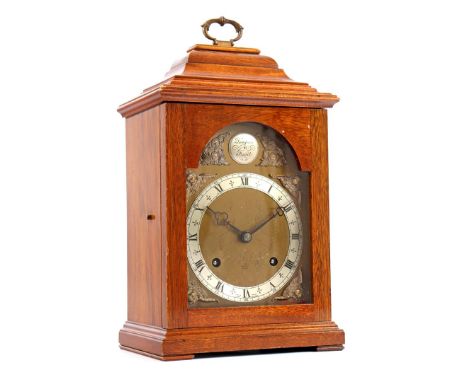 Elliott London table clock in walnut case, 35 cm high