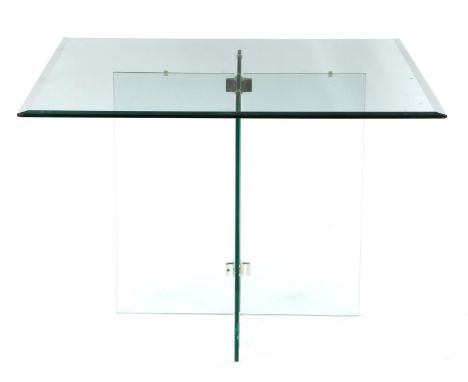 Modern demountable glass dining room table with facet cut top, 76 cm high and top size 109x109 cm (chip base)