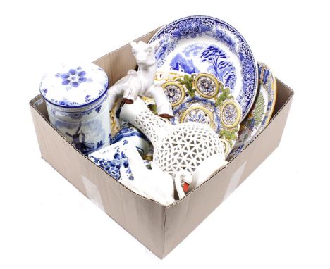 Box of various porcelain and earthenware b.u. Delft blue bus, vase, lidded bowl, handle bowl, Goebel swan, Makkum fruit bowl,