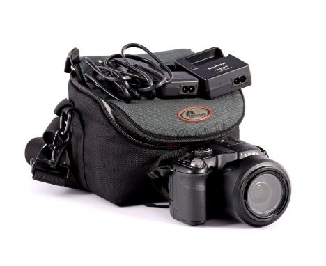 Lumix Panasonic DMC FZ200 digital camera with bag and charger