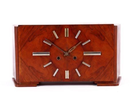 Art Deco mantel clock in walnut veneer case, 22 cm high, 42 cm wide