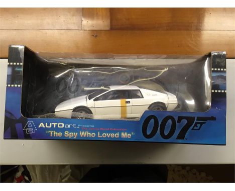 Large scale boxed James Bond "The Spy Who Loved Me " Lotus Esprit 