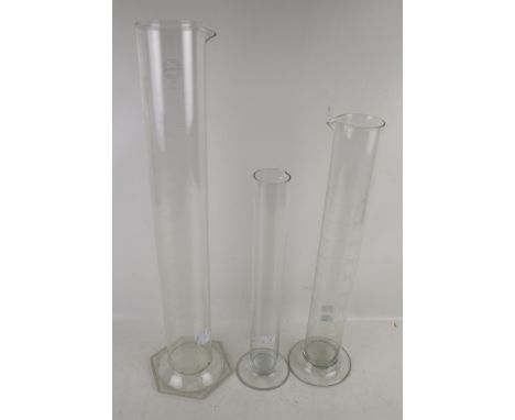 Three vintage measuring glass tubes. Including Pyrex 2L, etc. H58cm