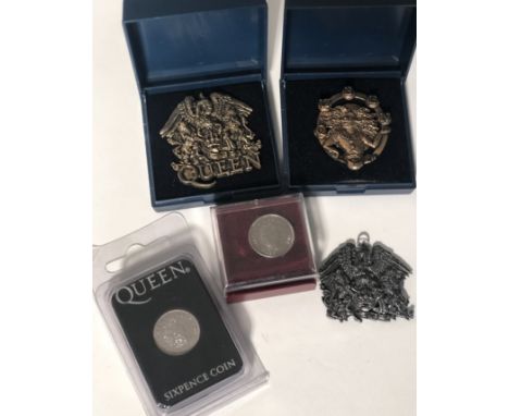 QUEEN SIXPENCE PICK/BADGES. 5x items to include a Brian May 1993 Back To The Light tour sixpence coin pick, 'We Will Rock You