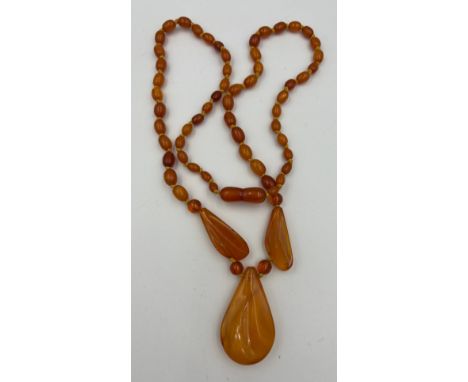A vintage amber bead necklace with barrel clasp, length approximately 60cm. Weight 18.1gm. 