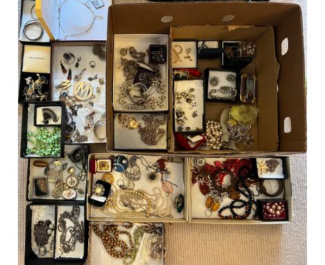 A huge quantity of vintage costume jewellery to include brooches, necklaces, earrings etc. 