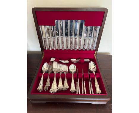 A canteen of silver Kings pattern cutlery for six settings including fish eaters in a fitted wooden box. Sheffield 1977 with 