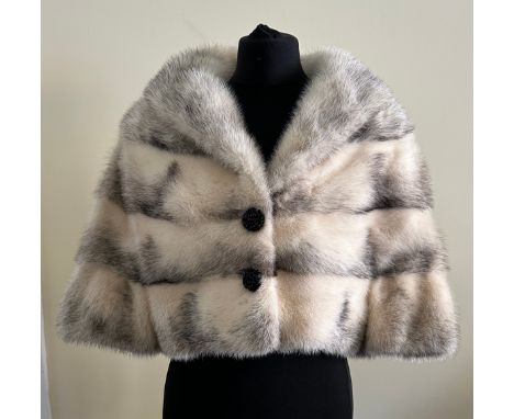 A vintage cream and black short mink jacket. Approx. 44cm from shoulder to hem and 45cm underarm to underarm. 