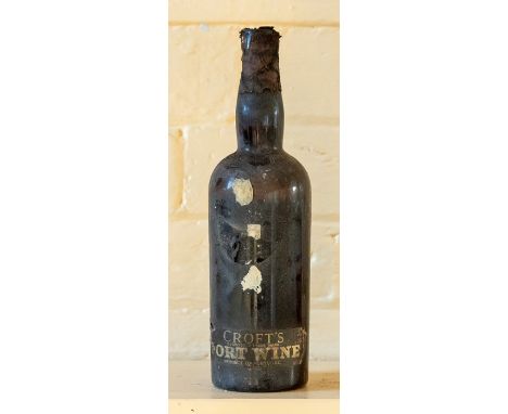 ***ITEM LOCATED AT BISHTON HALL***A bottle of 1945 Croft's Vintage Port. Cork is in poor condition and level has dropped.