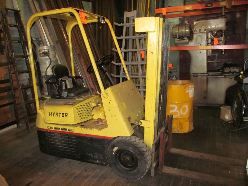 Hyster 3wheel propane forklift, M/N H25E, S/N 80010128142, solid tires
