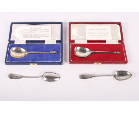A Payne & Son silver spoon with owl finial, in fitted case, a similar spoon with lion finial and two Georgian silver teaspoon