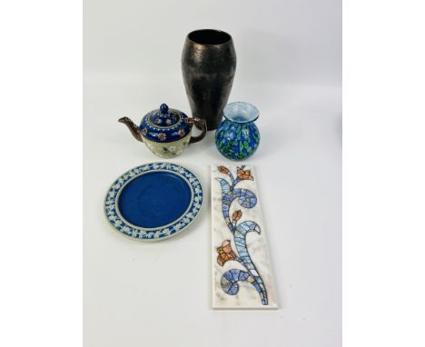 A collection of ceramics and pottery: a small Wedgewood plate, signed art glass, Doulton style tea pot, Royal Doulton studio 