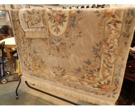 Thick pile rug with floral design and frilled edge in light autumn colours 170 x 240 cm 