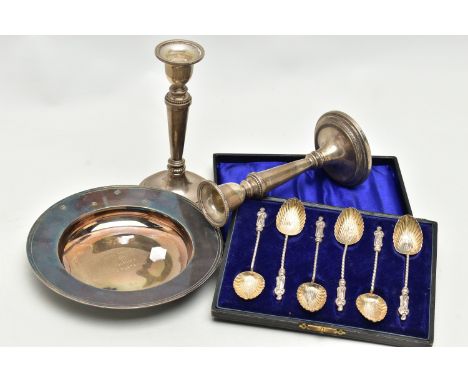 A SILVER DISH AND TEASPOONS, of a round polished form, gilt interior to the bowl with personal engraving which reads 'Seal Sa