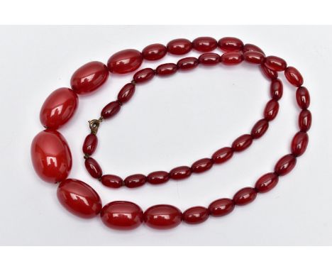 A GRADUATED BAKELITE BEAD NECKLACE, comprising of forty-three oval beads, largest measuring approximately 28.9mm x 21.0mm, sm