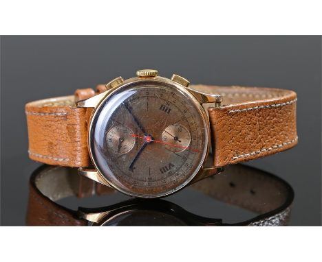 Suisse chronograph 18 carat gold gentleman's wristwatch. The gilt dial with Roman hours, Arabic outer track, two subsidiary d