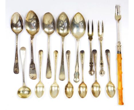 MISCELLANEOUS SMALL SILVER FLATWARE, INCLUDING CONDIMENT SPOONS, PICKLE FORK, ETC, VARIOUS MAKERS AND DATES, 19TH AND EARLY 2