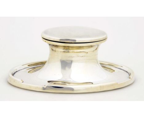 A GEORGE V SILVER OVAL CAPSTAN INKWELL, 11CM W, BIRMINGHAM 1919, LOADED