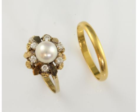 Pearl and diamond ring, white round pearl measuring 6.5mm in diameter, with six round brilliant cut diamonds, mounted in yell