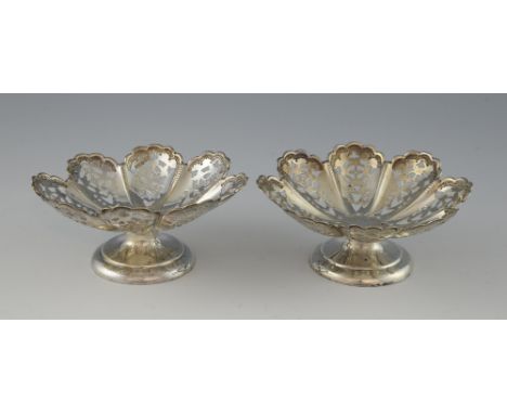Pair of Edward VII silver bon bon dishes of floral form with pierced decoration on round feet, by Atkin Brothers, Sheffield, 