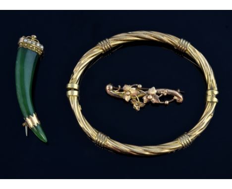 Gold bangle hinged bangle, 9ct, an antique 9ct gold brooch and a nephrite jade and 9ct gold brooch of claw form.     The clas