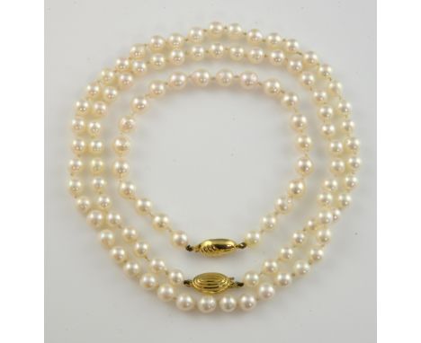 Single row pearl bracelet and necklace set, 6mm white round pearls strung  in a necklace with knots, measuring approximately 