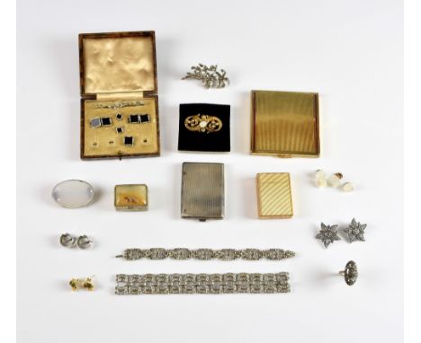 Mixed group of items to include, Edwardian silver chalcedony brooch, shirt studs, paste set bracelet and compact, silver card