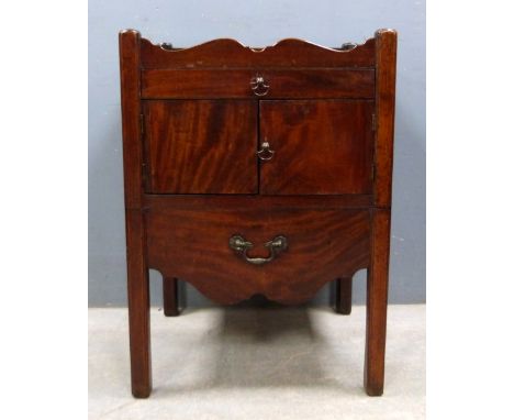 19th century mahogany tray top commode with a cupboard and a drawer on square chamfered supports, 81cm x 56cm x 49cm,.     si