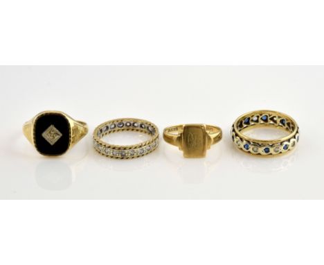 Four gold rings, including two signet rings, one with rectangular cut onyx and centrally set diamond, ring size N 1/2, togeth