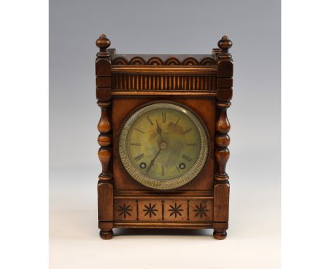 Early 20th century walnut two train mantel clock, 30 x 20 cm.     