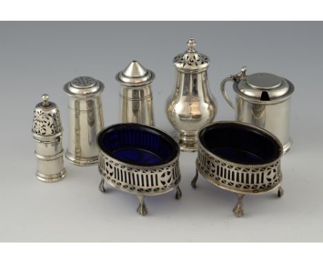 George VI silver cruet set, comprising salt, pepperette and mustard pot and cover, by Viner's Ltd., Sheffield, 1946/7, two sa
