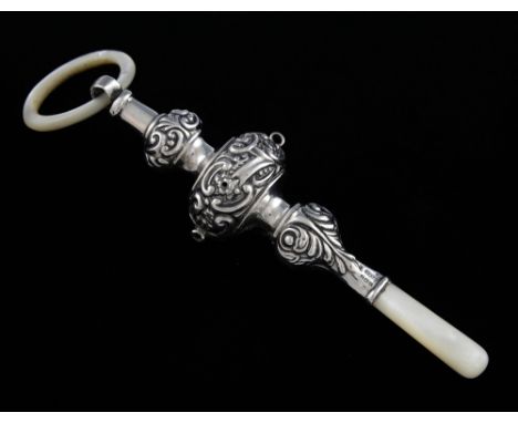 George V silver rattle with mother-of-pearl teething ring and handle, by Saunders & Shepherd, Birmingham, 1915, gross weight 