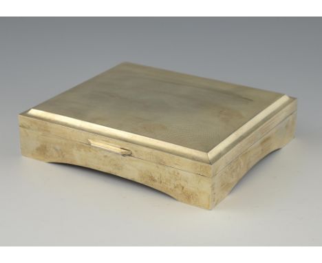 Modern silver cigarette box with engine turned decoration on four feet, by Cohen & Charles, Birmingham, 1968 and four silver 