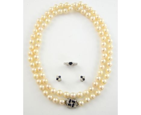 String of cultured pearls with sapphire and diamond set clasp, 14 ct white gold, pearls 7.9-8.5 mm, necklace length, 80 cm, s